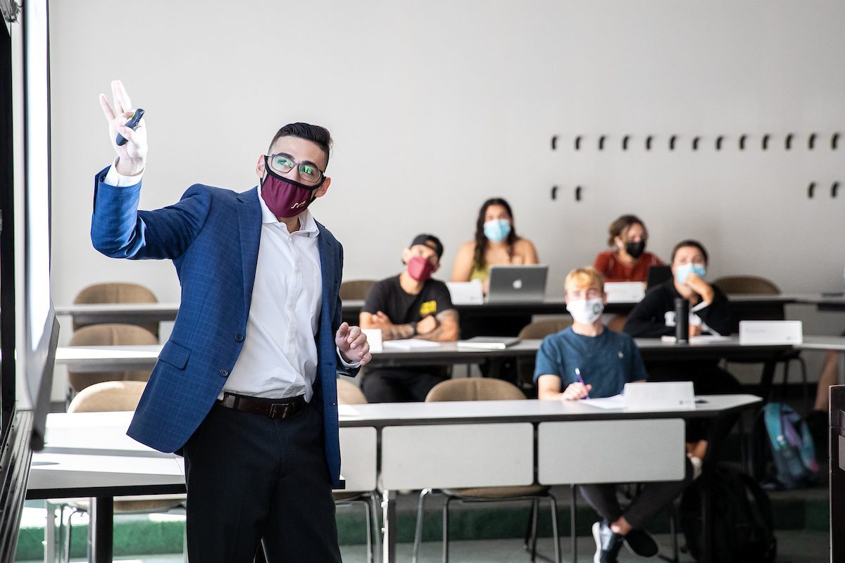 Quinlan professor Robert Arias teaches a marketing class on September 9, 2021. (Photo: Lukas Keapproth)